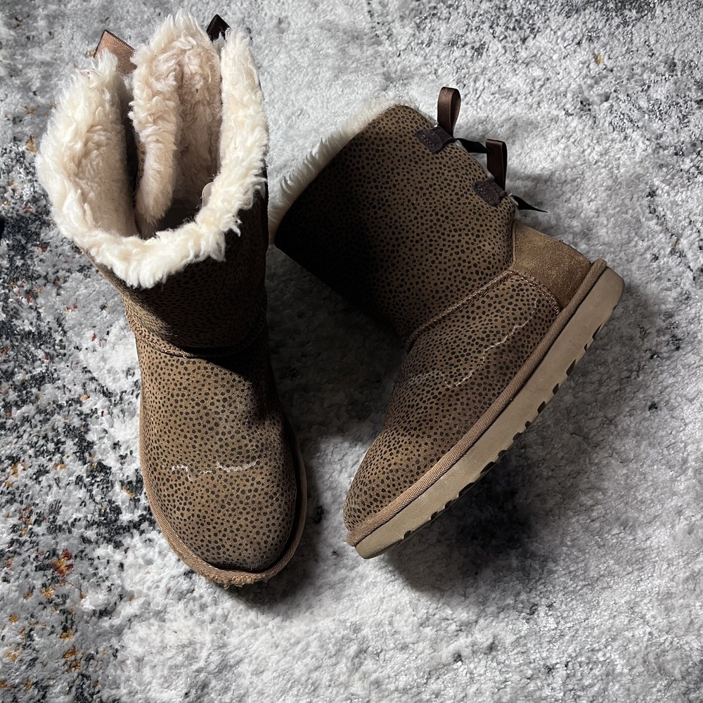 Ugg Australia  Women's Bailey Bow Micro Cheetah Boots  Size‎ 6